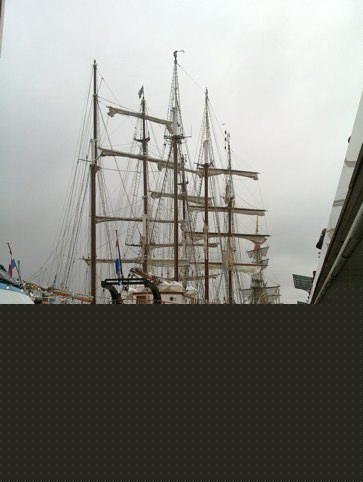 Landungsbrücken direkt am Hafen